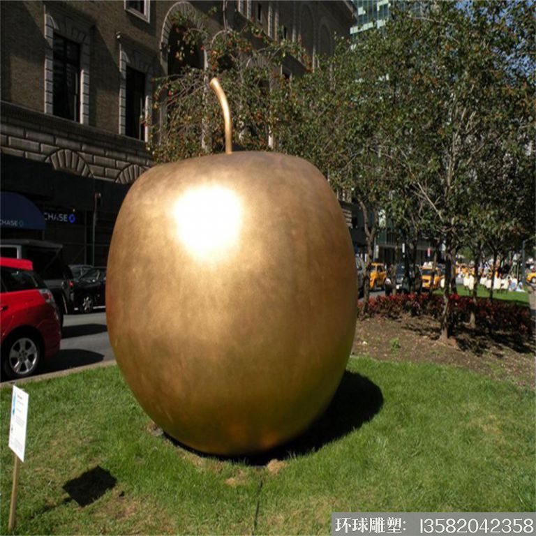 结实的铜苹果雕塑